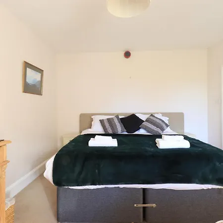 Holiday home Crown & Mitre Hotel