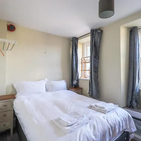 Holiday home Crown & Mitre Hotel